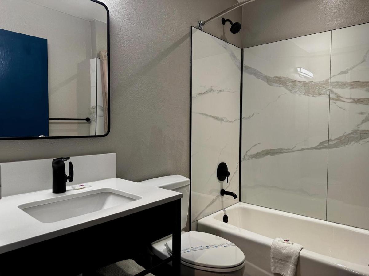Motel 6 Indianapolis Carmel Eksteriør billede