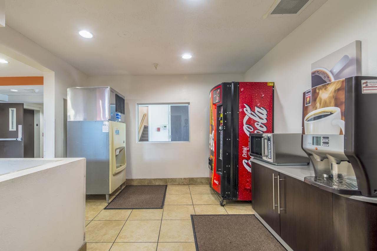Motel 6 Indianapolis Carmel Eksteriør billede
