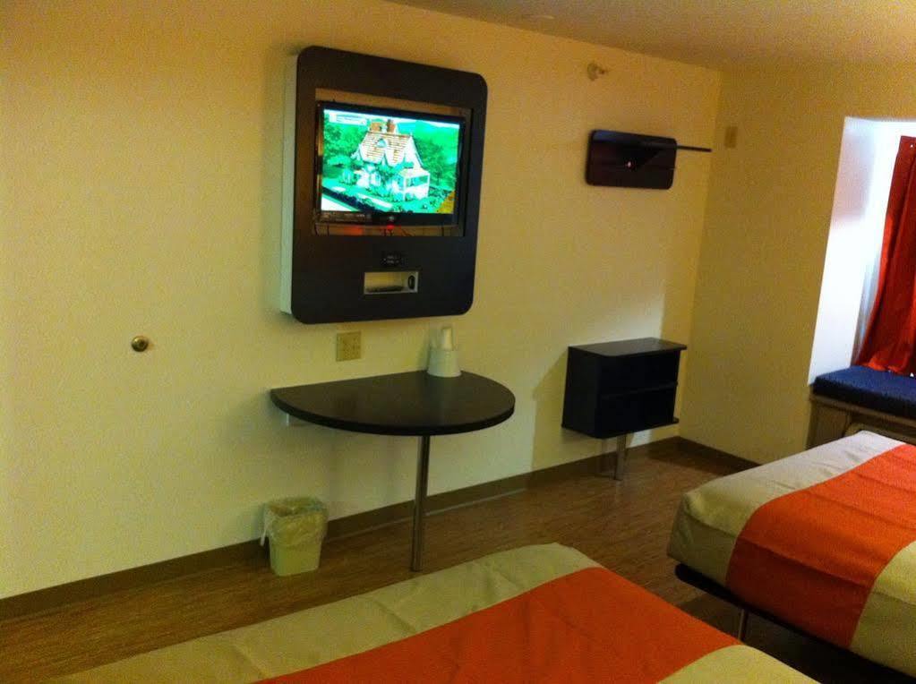 Motel 6 Indianapolis Carmel Eksteriør billede
