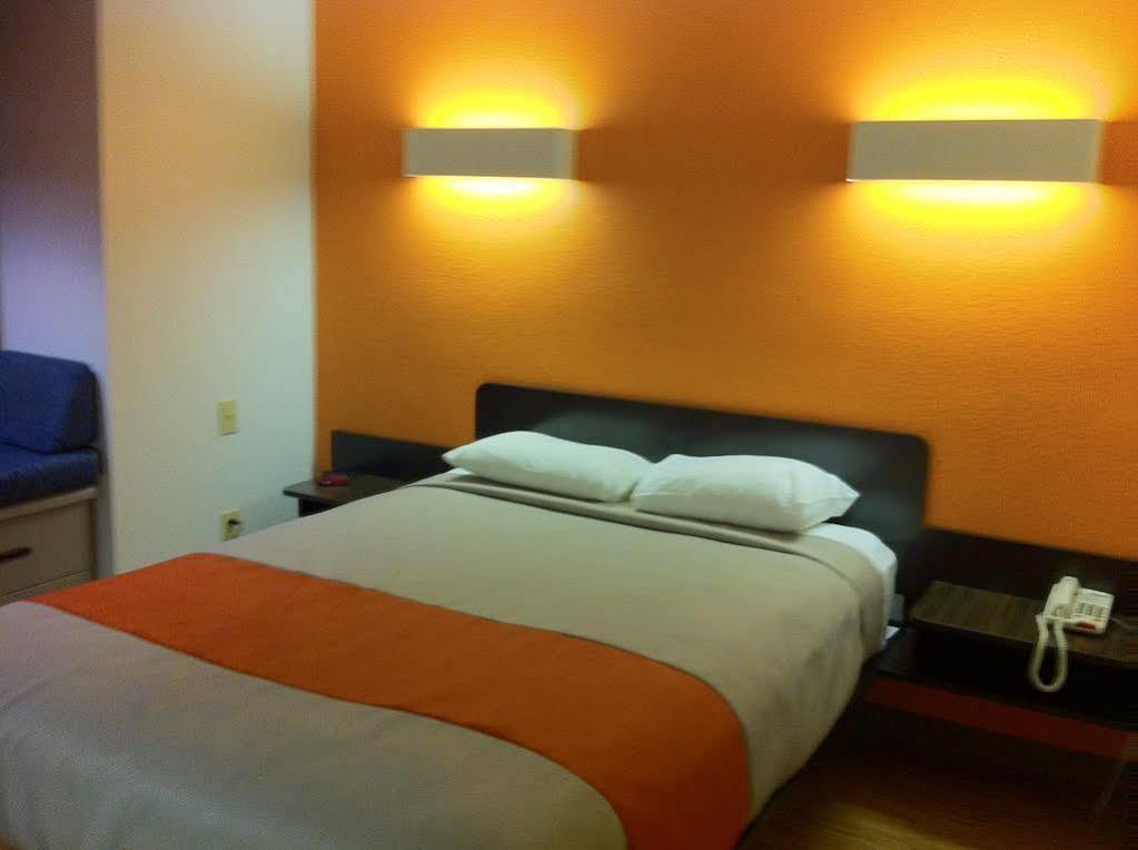 Motel 6 Indianapolis Carmel Eksteriør billede