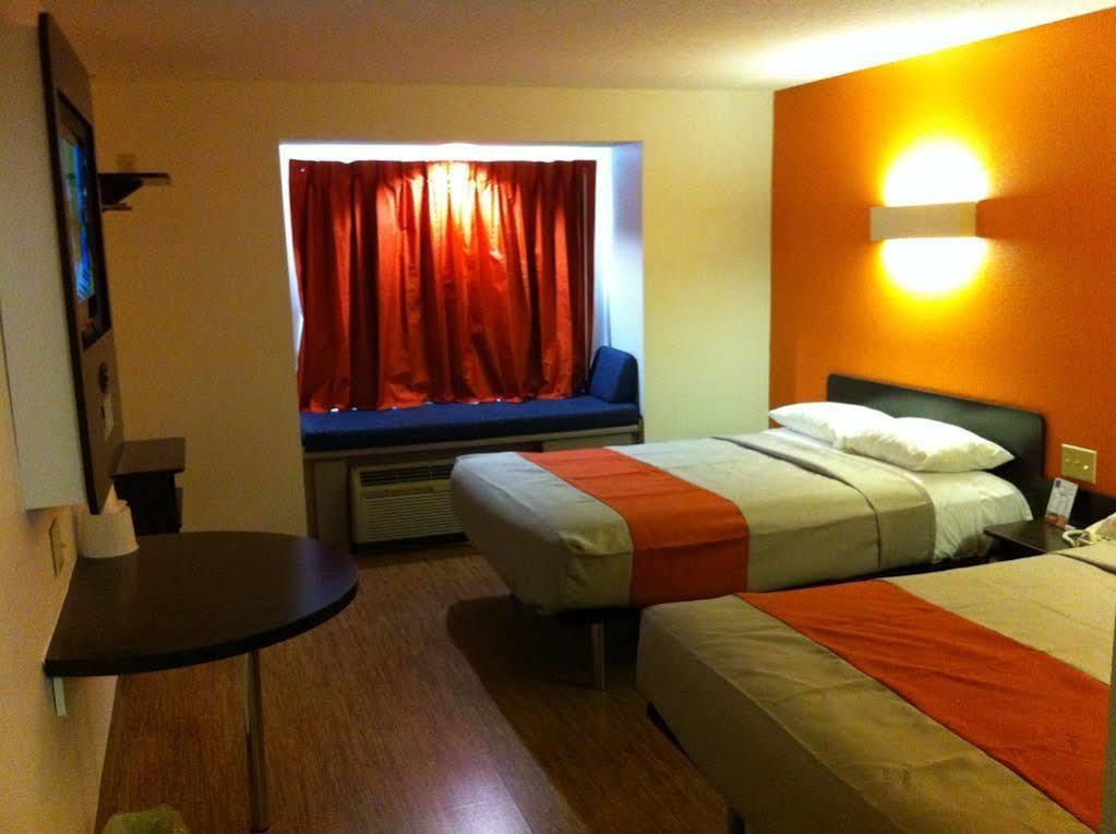 Motel 6 Indianapolis Carmel Eksteriør billede