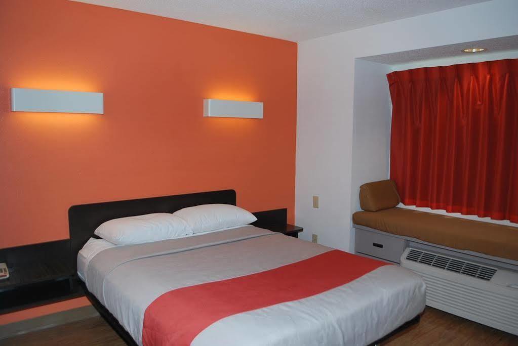 Motel 6 Indianapolis Carmel Eksteriør billede